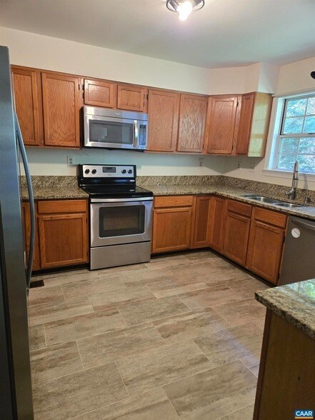 Building Photo - 2065 Tavernor Ln