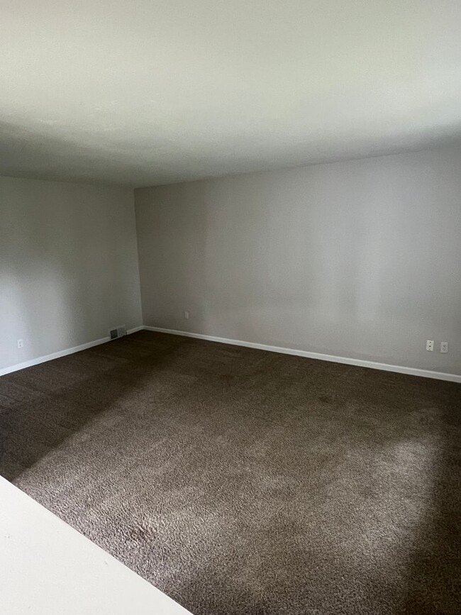 Building Photo - Recently Updated Single Family Home Available
