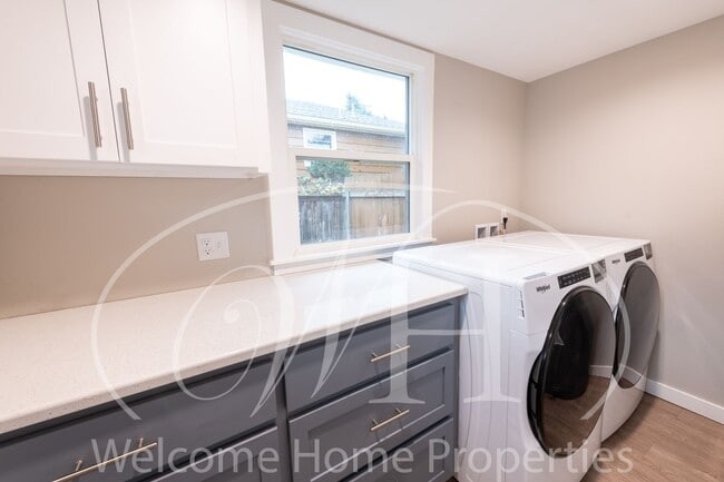 Building Photo - Newly Remodeled 1 bedroom Cottage with Bon...