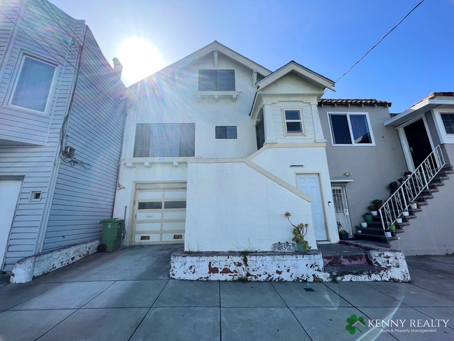 Building Photo - Two Bedroom Home in San Francisco, Bonus R...