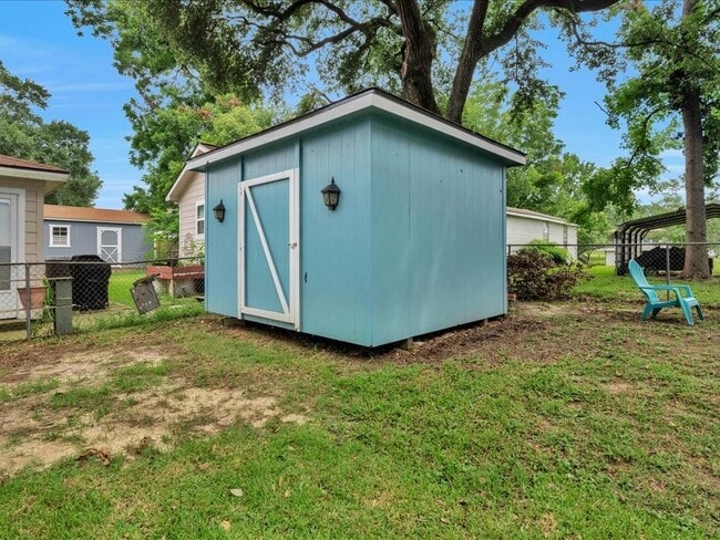 Building Photo - 683 Water View Dr