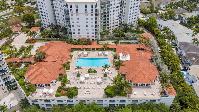 Building Photo - 20000 E Country Club Dr