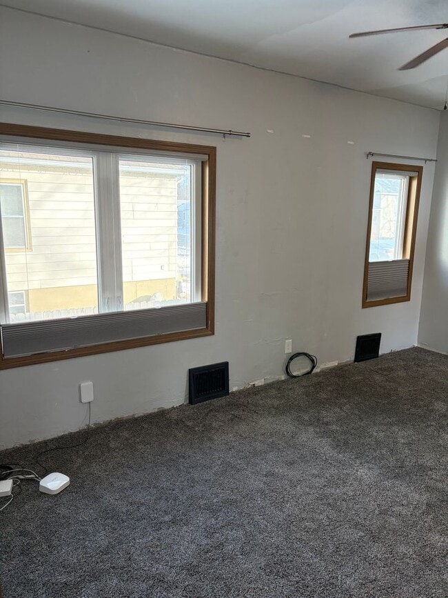 Building Photo - 1524 5th Ave N