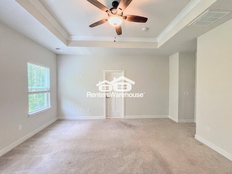 Building Photo - 930 Parley Pl