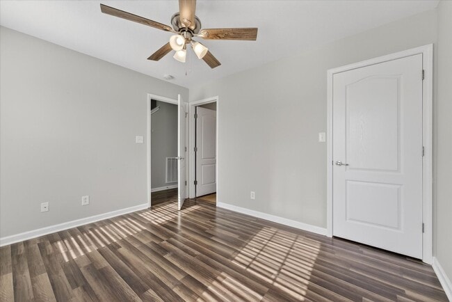 Building Photo - 3 Bedroom 3 1/2 Bath Pet Friendly Condo For Rent!
