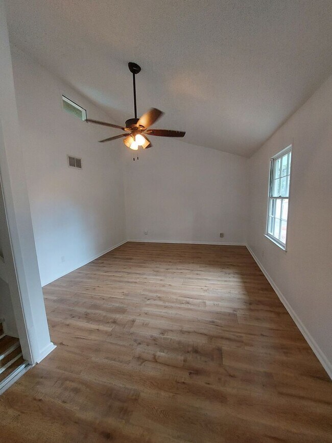 Building Photo - 74 Westpine Ct