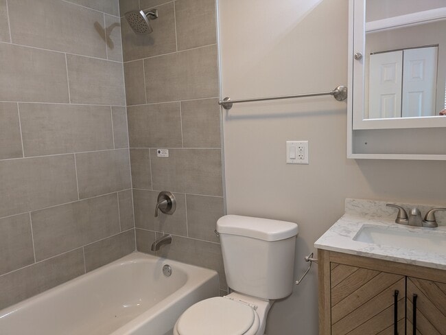 Building Photo - 16H Fernwood Dr