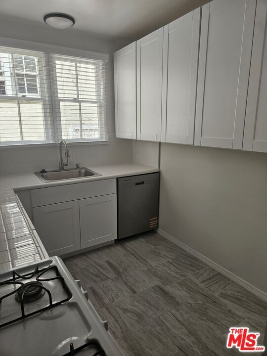 Building Photo - 8561 Holloway Dr