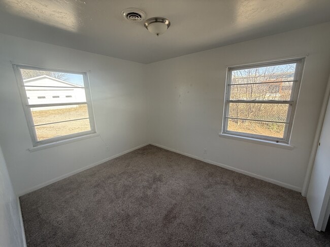 Building Photo - 734 E 30th St