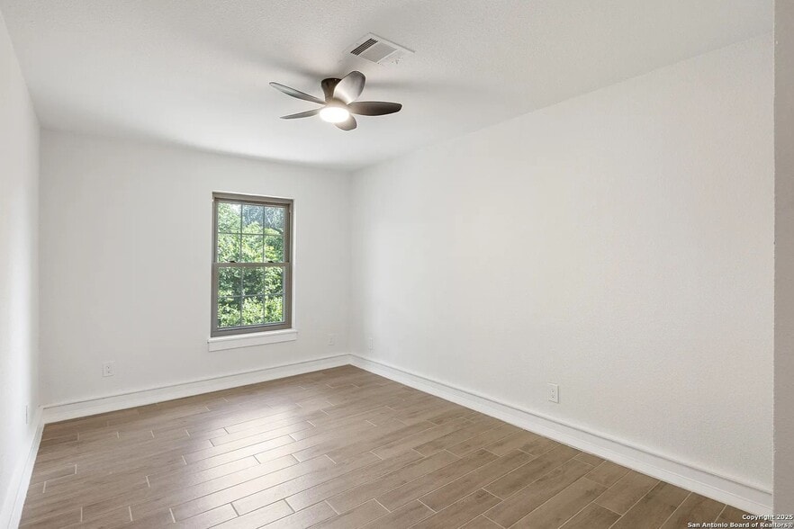 Building Photo - 123 E Brandon