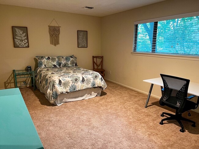 Building Photo - 28 Tangle Brush Dr