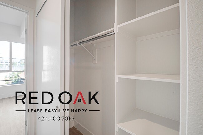 Building Photo - 1331 W 7th St