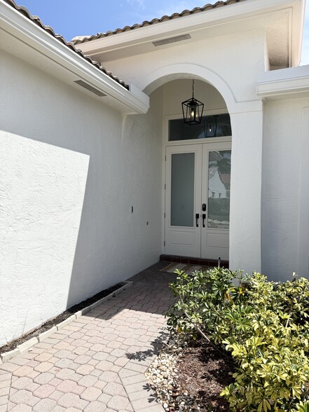 Building Photo - 10263 Allamanda Cir
