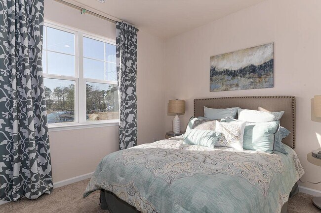 Building Photo - 1087 Sennema Cir