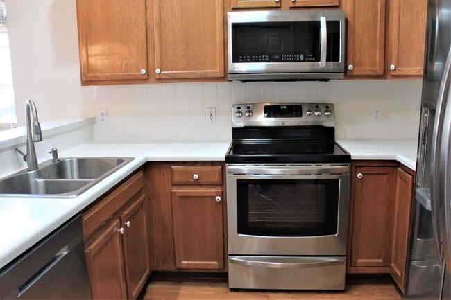 Building Photo - 6990 Los Reyes Cir