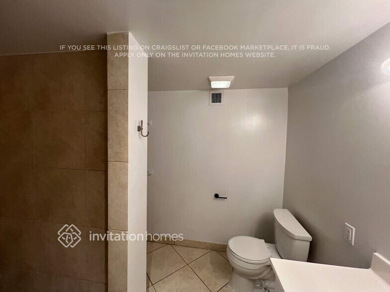 Building Photo - 1480 NE 28th St