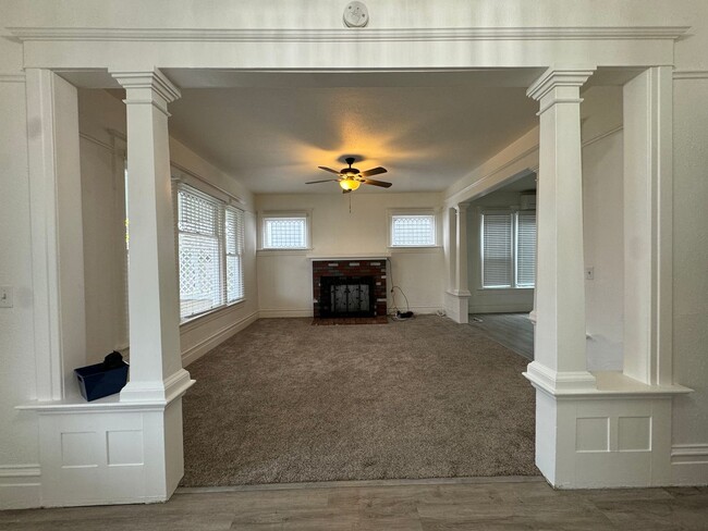 Building Photo - Charming 4 bedroom home