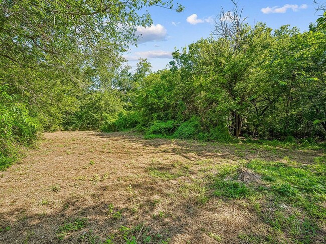 Building Photo - 302 W Collins St