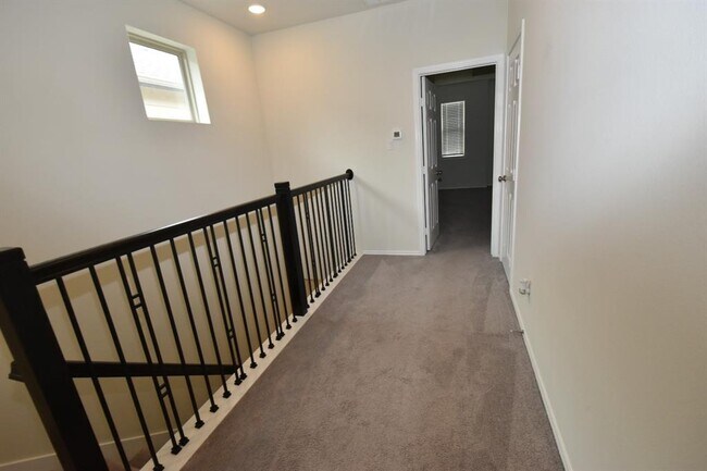 Building Photo - 8647 Cedardale Park Dr