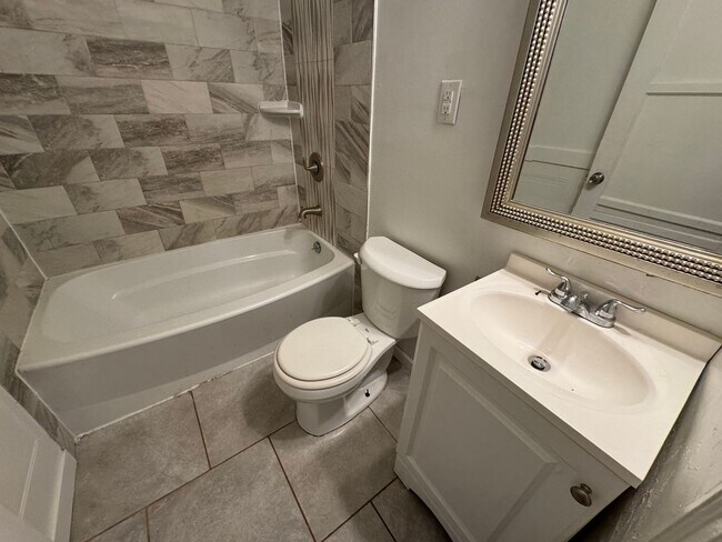 Building Photo - One Story House off Thomas Road