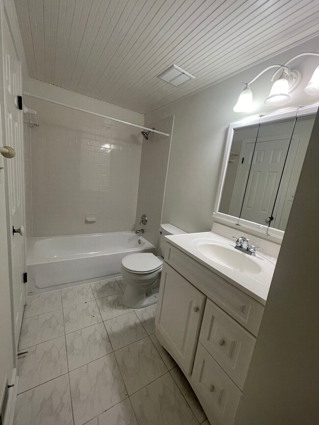 Building Photo - 14217 Ballinger Ter