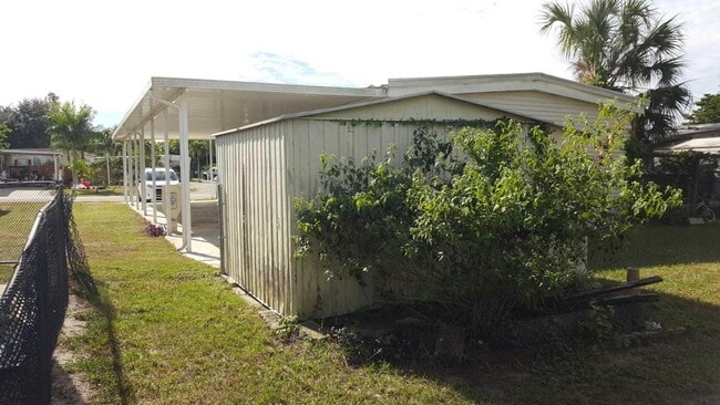 Building Photo - 11573 Venetian Ave