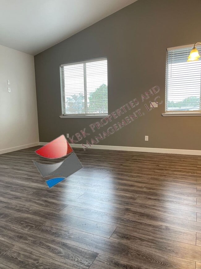 Building Photo - 1703 Ross Ave