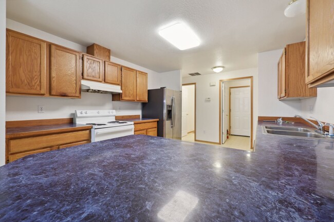 Building Photo - Move in Ready! 3 bed 2.5 bath duplex - Nor...