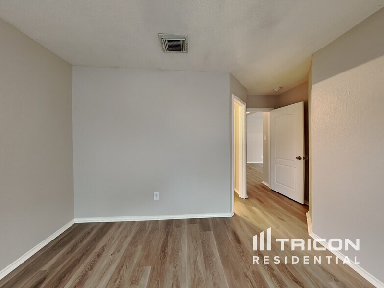 Building Photo - 3014 Edison Crest