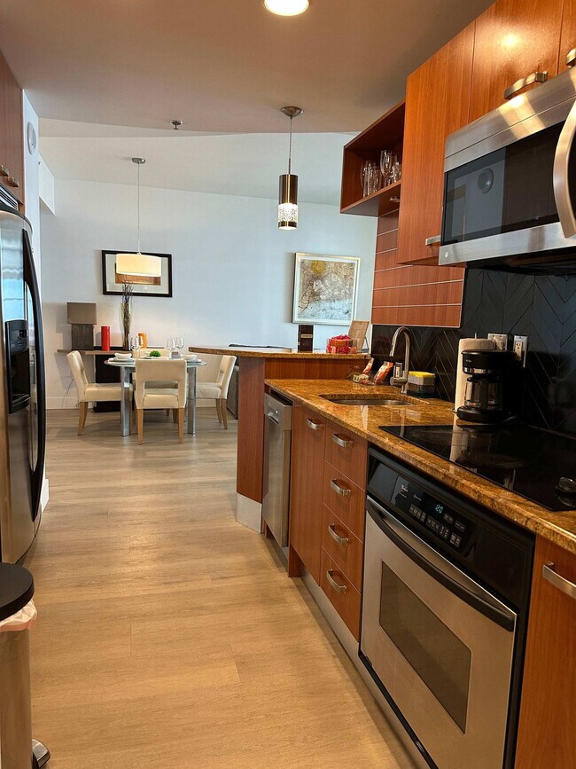 Building Photo - 1395 Brickell Bay Dr