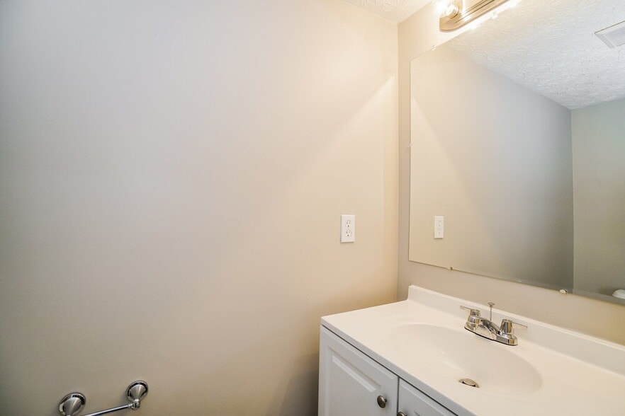 Building Photo - 4299 Shady Meadows Dr