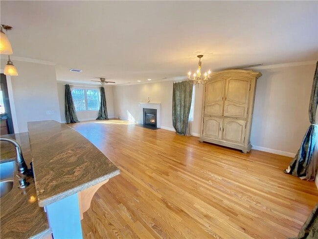 Building Photo - 9 Marshall Ln