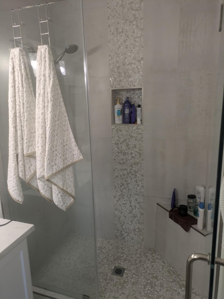 Building Photo - 2072 King St