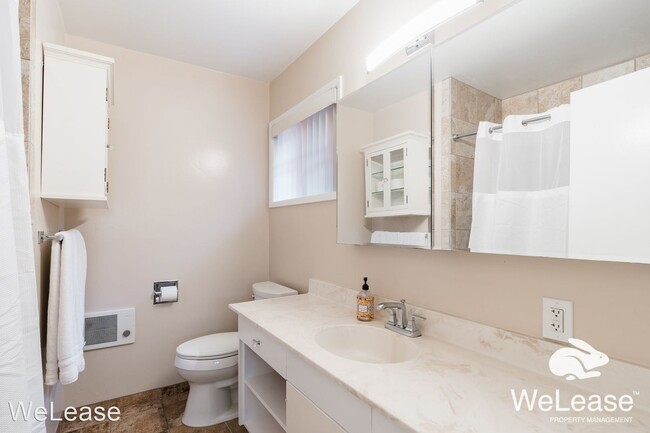 Building Photo - 2 br, 2 bath House - 5369 La Jolla Blvd #15