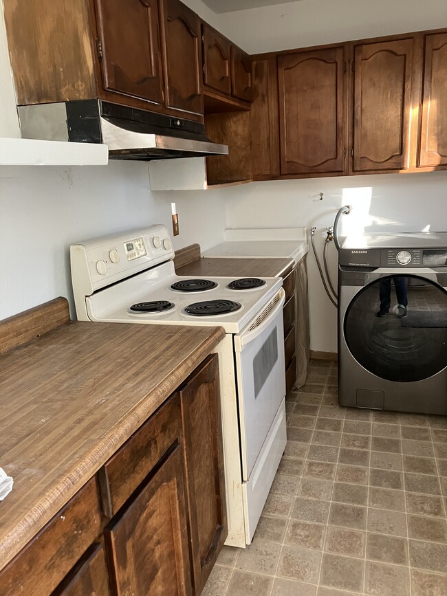 Building Photo - 449-980-980 Hixon Ln