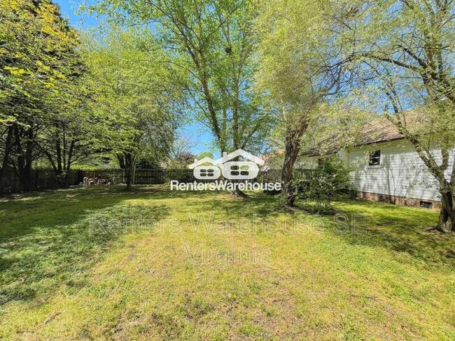 Building Photo - 411 Linkenborough Dr