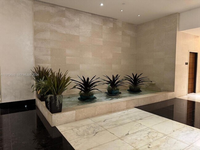 Building Photo - 200 Biscayne Blvd Way