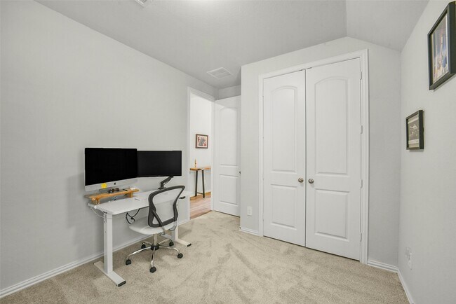 Building Photo - 221 Woods Rose Ct