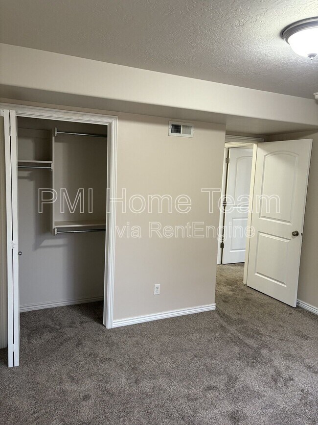 Building Photo - 2510 N Charleston Ave W