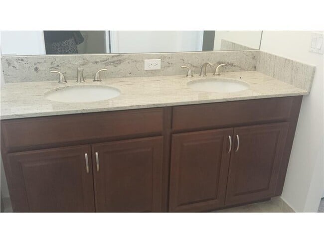 Building Photo - Beautiful Home in Aventura Isles