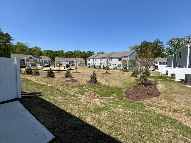 Building Photo - **OFFERING $100 RENT DISCOUNT FOR FIRST 3 MONTHS, REFUNDABLE APPLICATION FEES & $150 MOVE IN PROM...