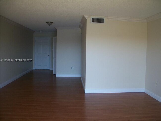 Building Photo - 9359 Fontainebleau Blvd