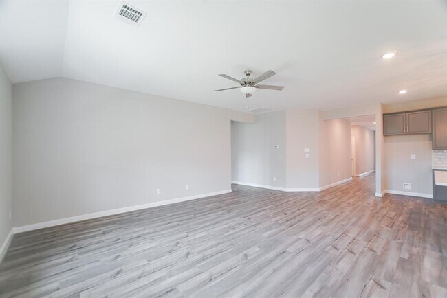 Building Photo - 9852 Pearly Everlasting