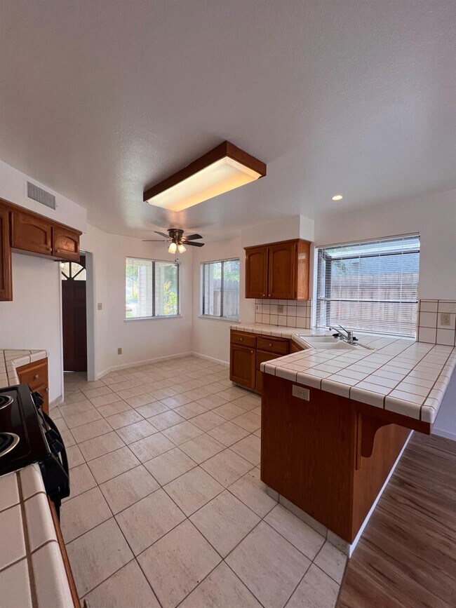 Building Photo - 479 E Alluvial Ave