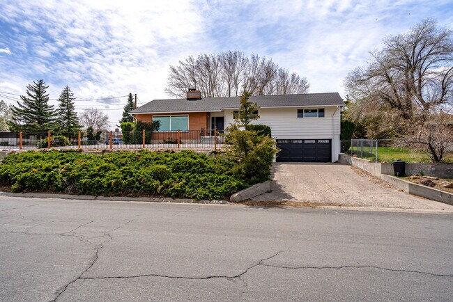 Primary Photo - 2315 Armstrong Ln