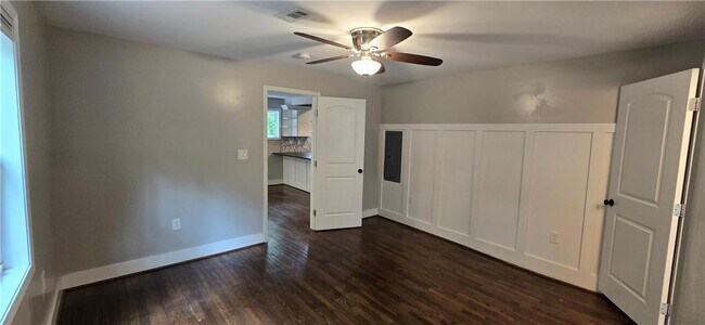 Building Photo - 966 Gaston St SW