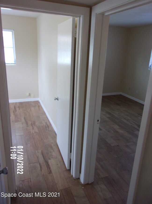 Building Photo - 1105 Myrtle Ln