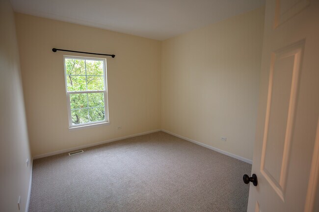 Building Photo - 23045 Ironwood Dr