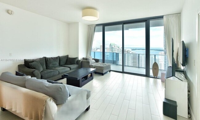 Building Photo - 200 Biscayne Blvd Way