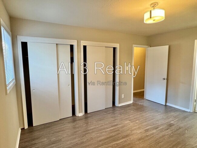 Building Photo - 176 Scenic Dr